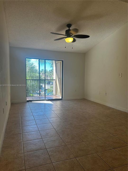 For Rent: $1,850 (1 beds, 1 baths, 588 Square Feet)