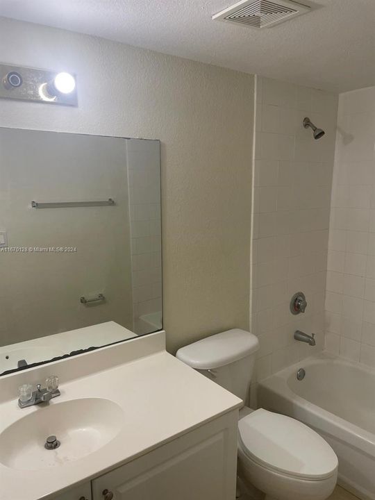 For Rent: $2,500 (2 beds, 2 baths, 1061 Square Feet)