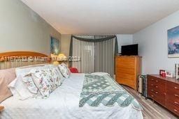 For Sale: $180,000 (1 beds, 2 baths, 870 Square Feet)