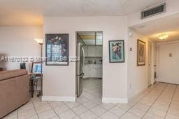 For Sale: $180,000 (1 beds, 2 baths, 870 Square Feet)