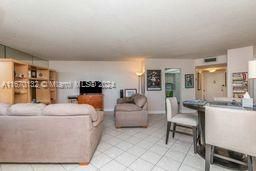 For Sale: $180,000 (1 beds, 2 baths, 870 Square Feet)