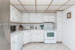 For Sale: $180,000 (1 beds, 2 baths, 870 Square Feet)