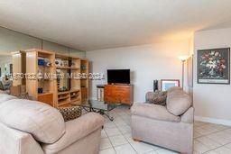 For Sale: $180,000 (1 beds, 2 baths, 870 Square Feet)