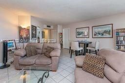 For Sale: $180,000 (1 beds, 2 baths, 870 Square Feet)