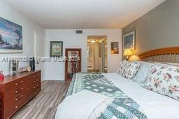 For Sale: $180,000 (1 beds, 2 baths, 870 Square Feet)