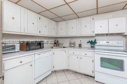 For Sale: $180,000 (1 beds, 2 baths, 870 Square Feet)