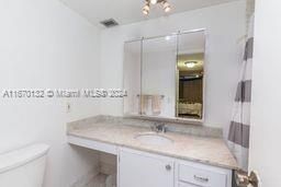 For Sale: $180,000 (1 beds, 2 baths, 870 Square Feet)