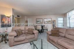 For Sale: $180,000 (1 beds, 2 baths, 870 Square Feet)