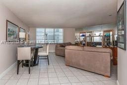 For Sale: $180,000 (1 beds, 2 baths, 870 Square Feet)