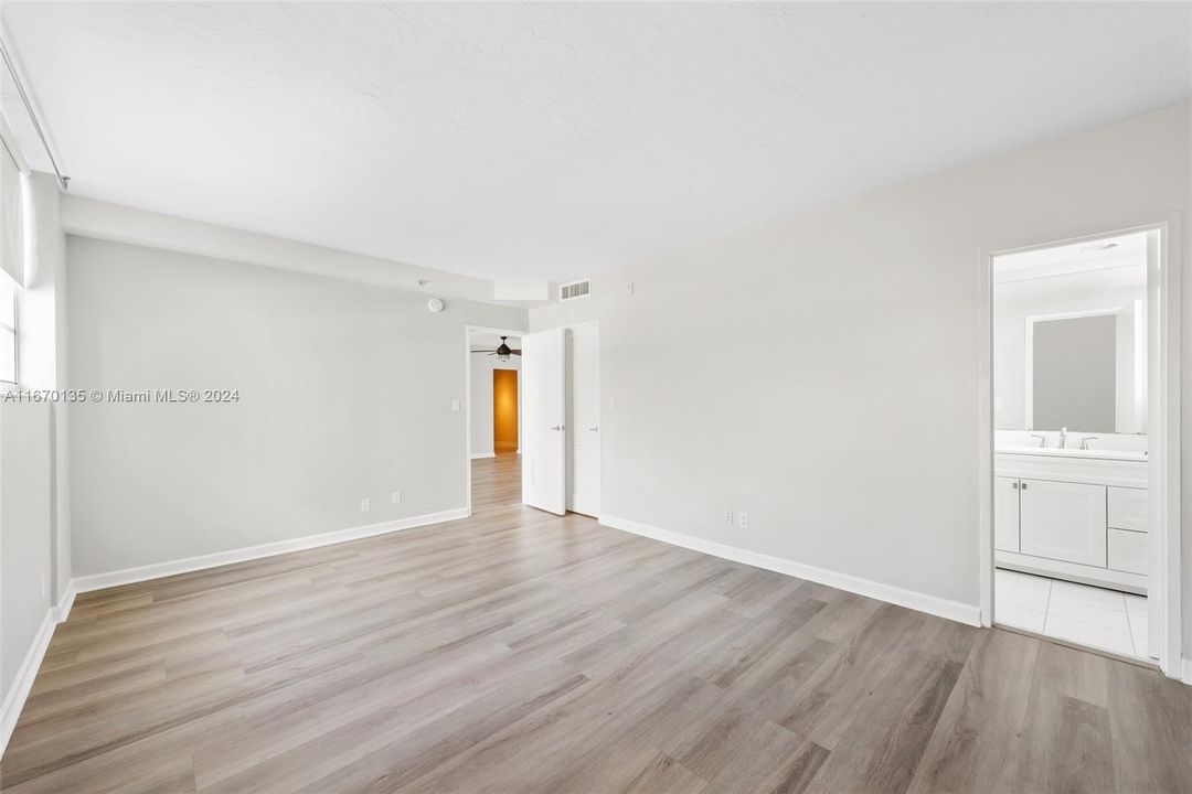 For Sale: $525,000 (2 beds, 2 baths, 1186 Square Feet)