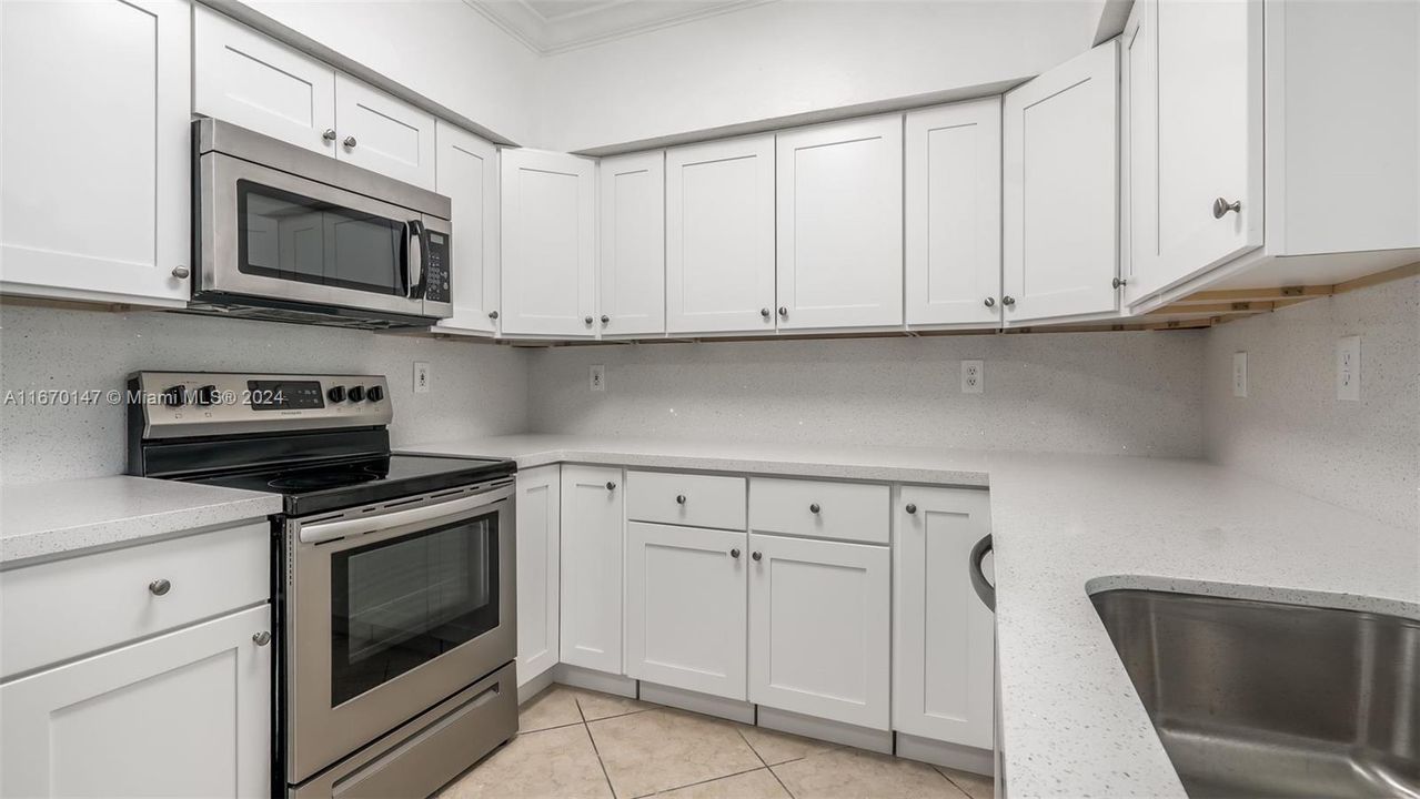 For Rent: $2,100 (1 beds, 1 baths, 690 Square Feet)