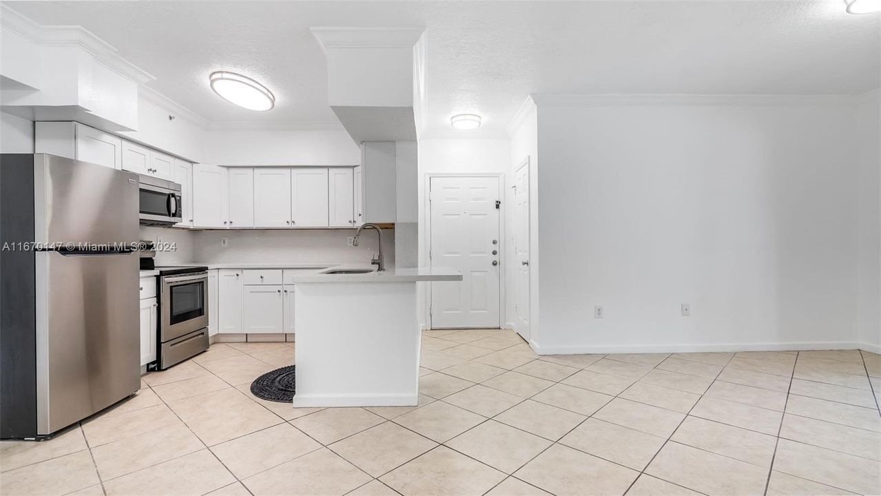 For Rent: $2,100 (1 beds, 1 baths, 690 Square Feet)