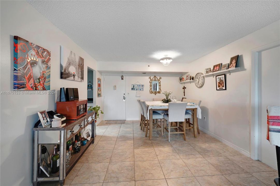 For Sale: $200,000 (2 beds, 2 baths, 980 Square Feet)