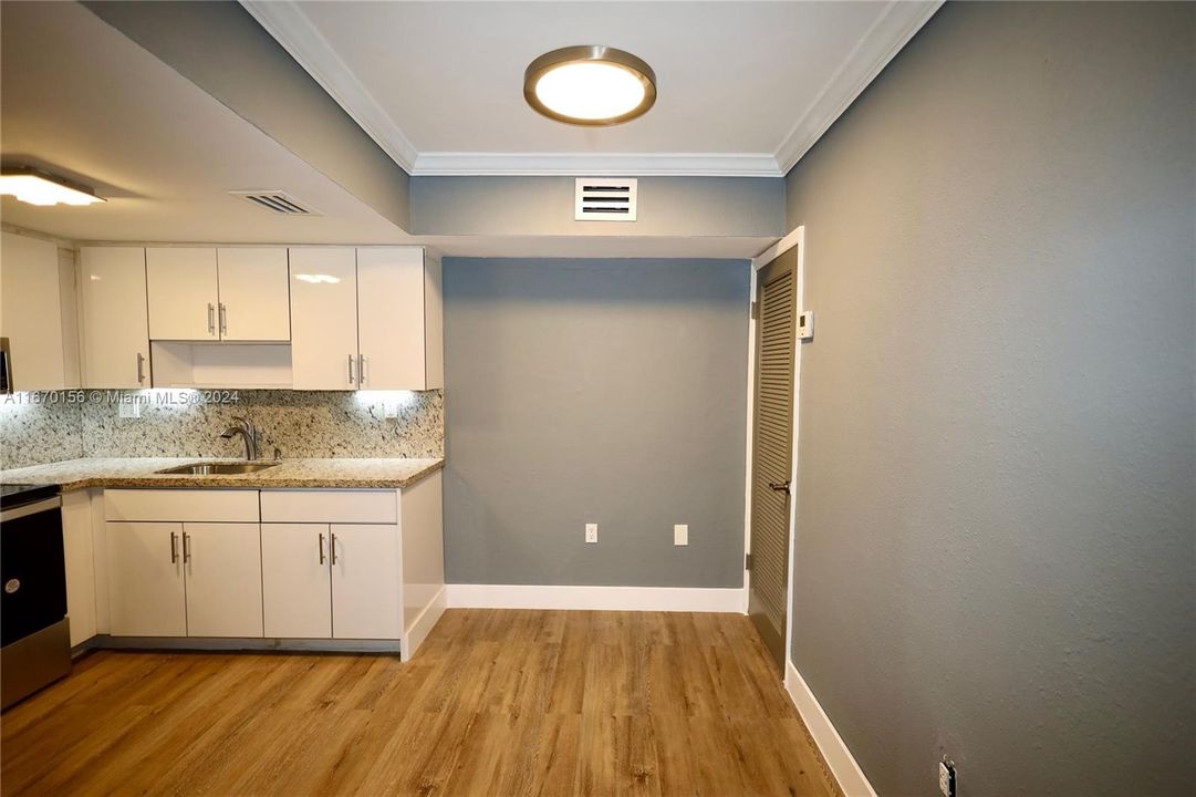 For Rent: $1,800 (1 beds, 1 baths, 552 Square Feet)