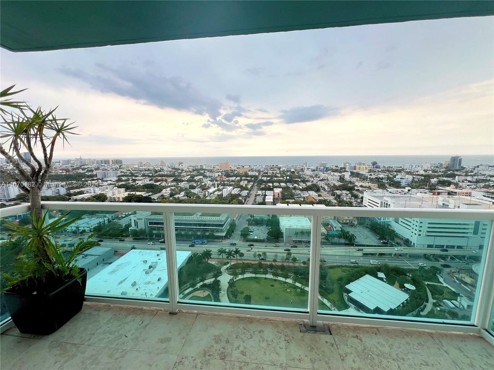 For Sale: $1,200,000 (2 beds, 2 baths, 1078 Square Feet)