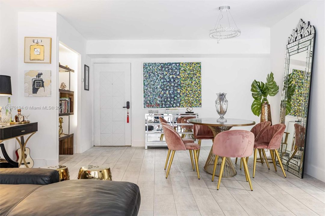 For Sale: $699,000 (1 beds, 1 baths, 905 Square Feet)