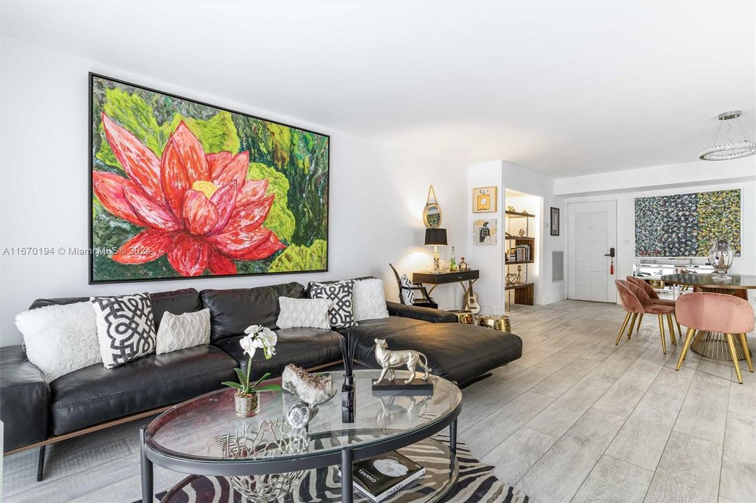 For Sale: $699,000 (1 beds, 1 baths, 905 Square Feet)