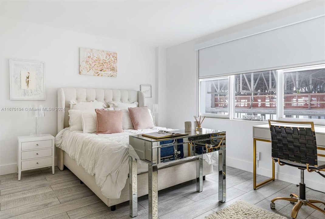 For Sale: $699,000 (1 beds, 1 baths, 905 Square Feet)