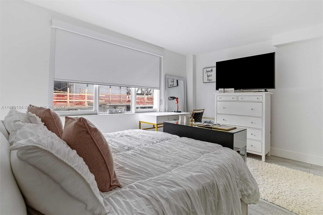 For Sale: $699,000 (1 beds, 1 baths, 905 Square Feet)