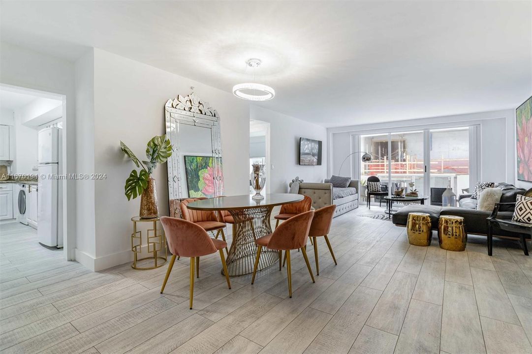 For Sale: $699,000 (1 beds, 1 baths, 905 Square Feet)