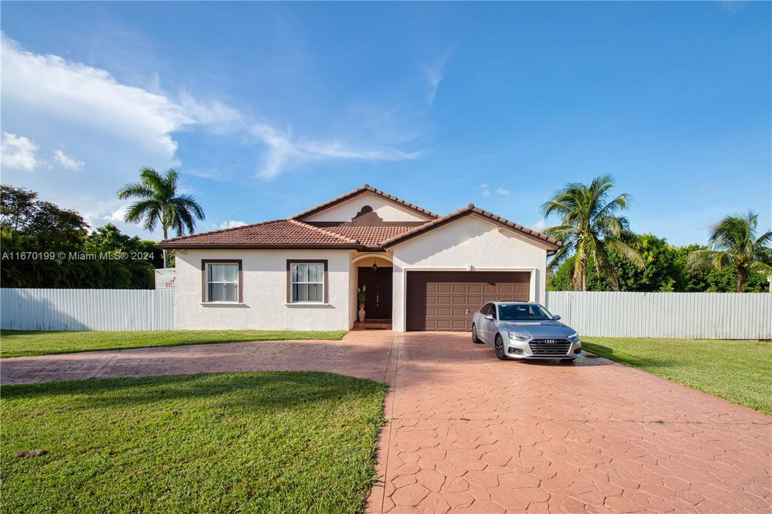 For Sale: $1,049,999 (4 beds, 2 baths, 1834 Square Feet)