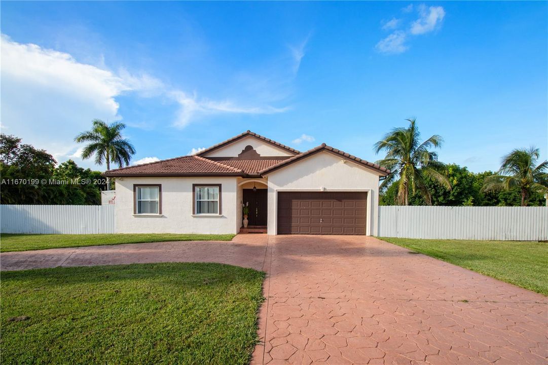 For Sale: $1,049,999 (4 beds, 2 baths, 1834 Square Feet)