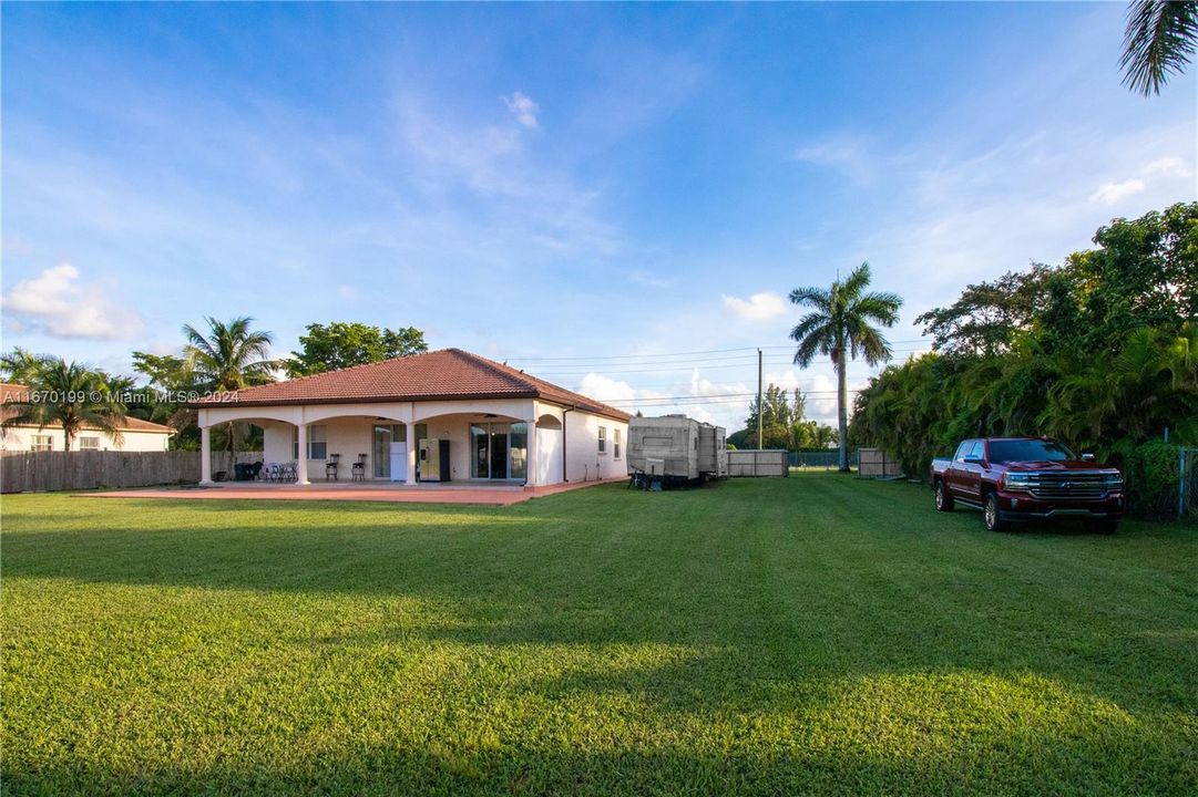 En Venta: $1,049,999 (4 camas, 2 baños, 1834 Pies cuadrados)