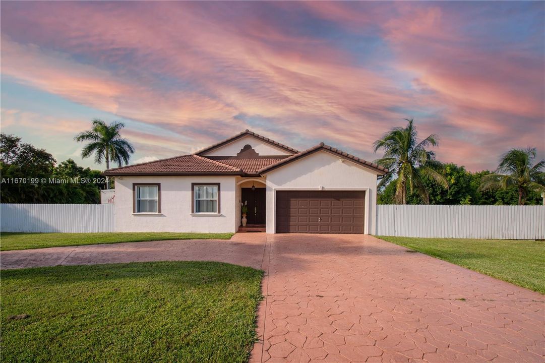 For Sale: $1,049,999 (4 beds, 2 baths, 1834 Square Feet)