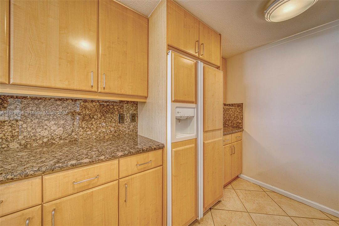 For Rent: $6,500 (2 beds, 2 baths, 1800 Square Feet)