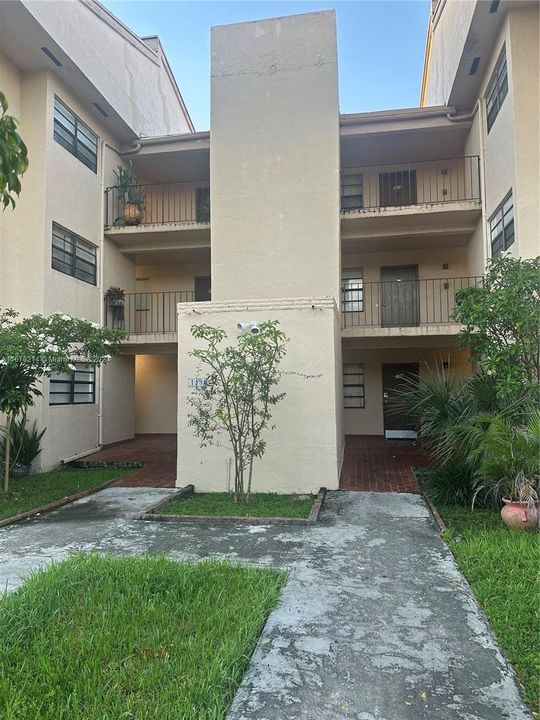 For Rent: $2,500 (2 beds, 2 baths, 16075 Square Feet)