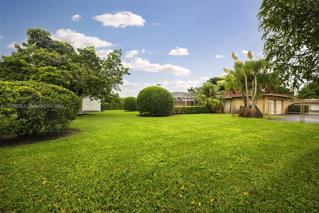 For Sale: $915,000 (3 beds, 2 baths, 1524 Square Feet)