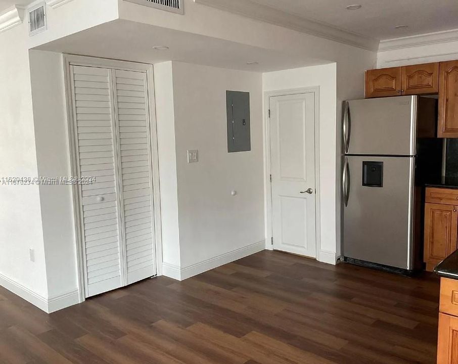 For Rent: $3,000 (3 beds, 2 baths, 1582 Square Feet)