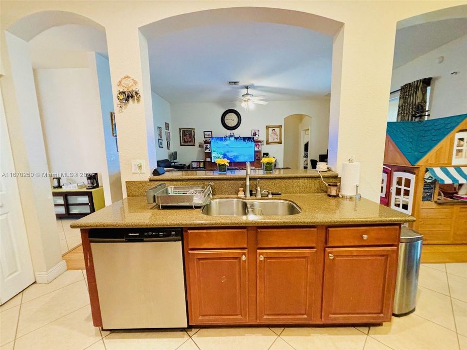 For Sale: $908,000 (4 beds, 2 baths, 2360 Square Feet)