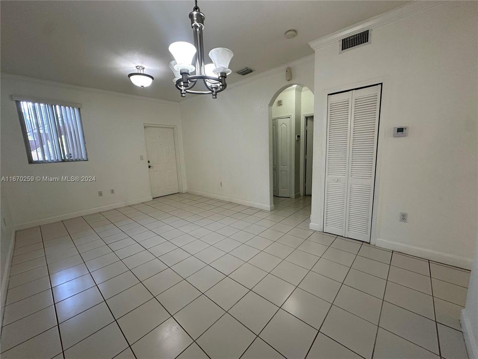 For Rent: $2,450 (2 beds, 2 baths, 967 Square Feet)