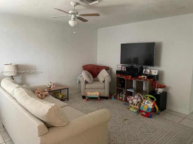 For Rent: $2,195 (2 beds, 2 baths, 1042 Square Feet)