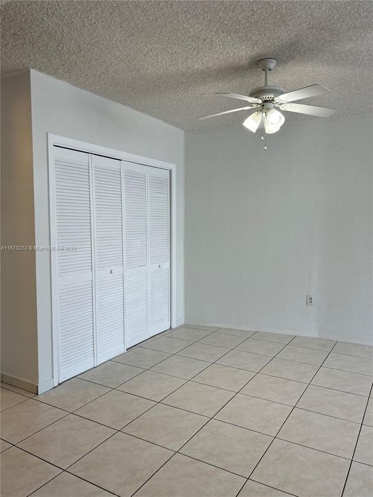 For Sale: $235,000 (1 beds, 1 baths, 875 Square Feet)