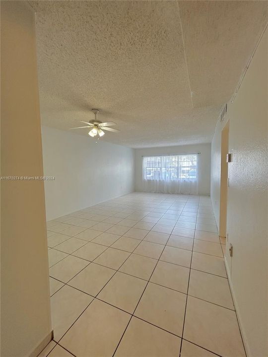 For Sale: $235,000 (1 beds, 1 baths, 875 Square Feet)