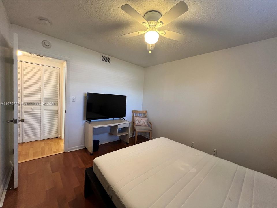 For Rent: $2,200 (2 beds, 2 baths, 949 Square Feet)