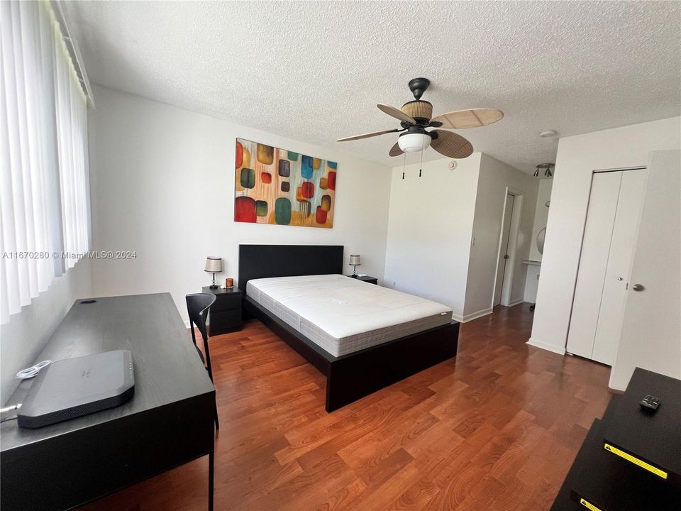 For Rent: $2,200 (2 beds, 2 baths, 949 Square Feet)