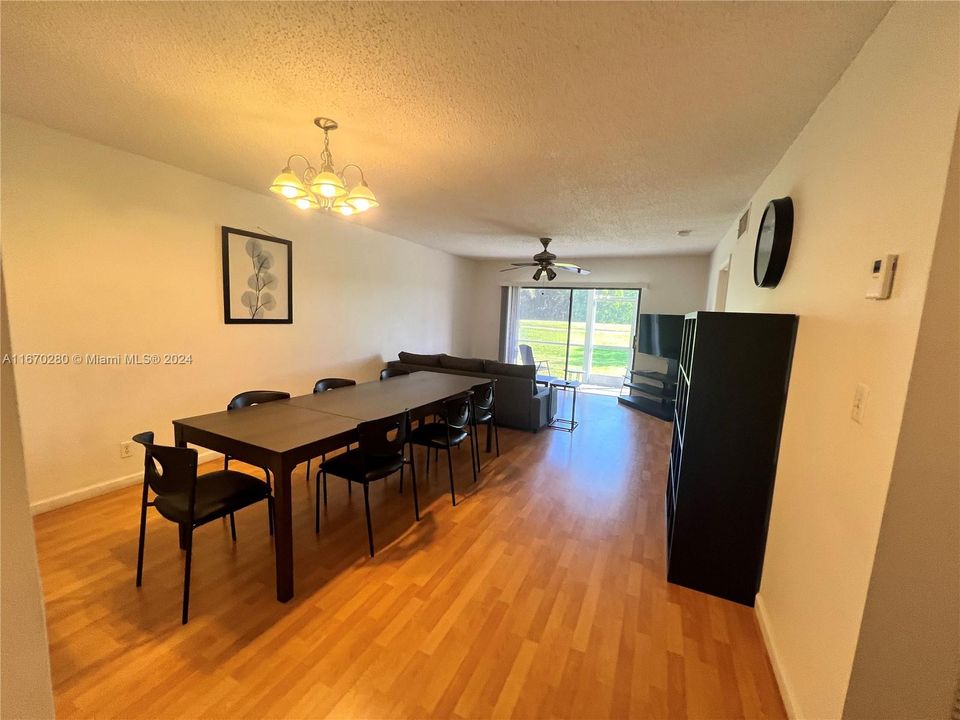 For Rent: $2,200 (2 beds, 2 baths, 949 Square Feet)