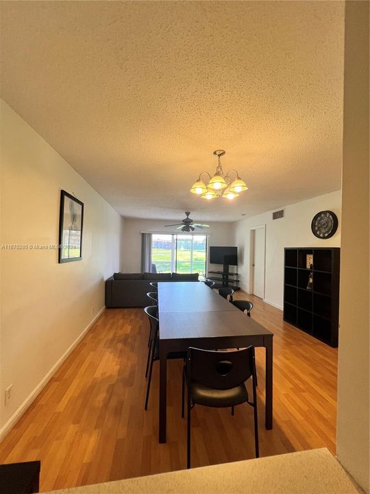 For Rent: $2,200 (2 beds, 2 baths, 949 Square Feet)