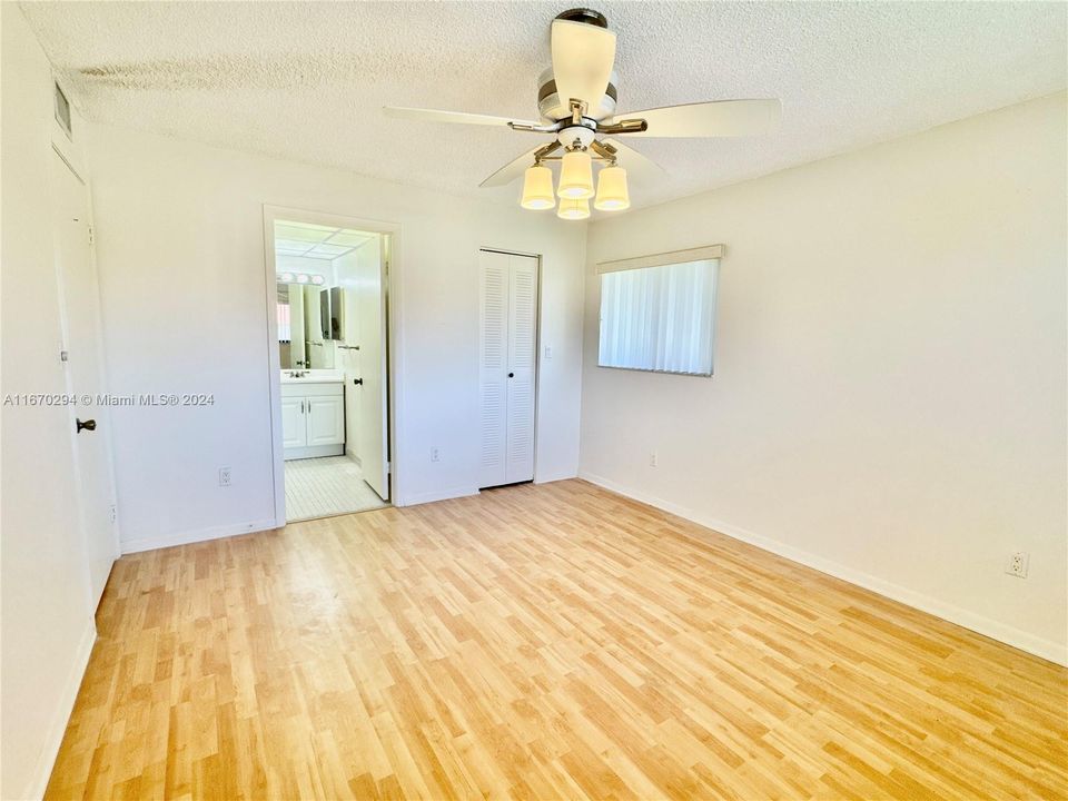 For Rent: $1,850 (2 beds, 2 baths, 827 Square Feet)