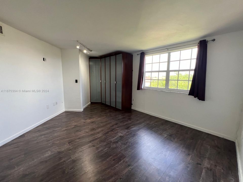 For Rent: $2,500 (2 beds, 2 baths, 1067 Square Feet)