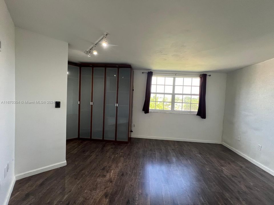 For Rent: $2,500 (2 beds, 2 baths, 1067 Square Feet)