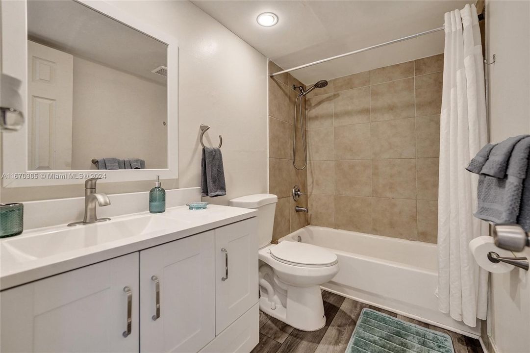 For Sale: $325,000 (2 beds, 1 baths, 1077 Square Feet)