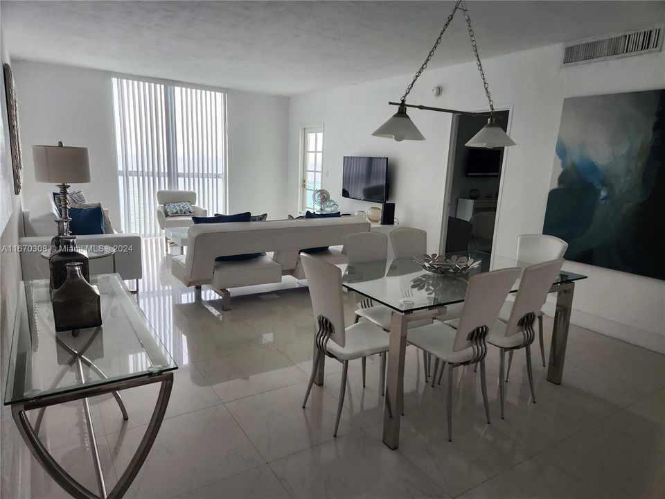 En Venta: $790,000 (2 camas, 2 baños, 1173 Pies cuadrados)