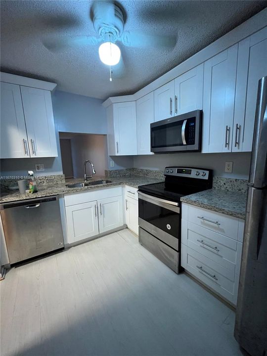 For Rent: $2,000 (2 beds, 2 baths, 926 Square Feet)