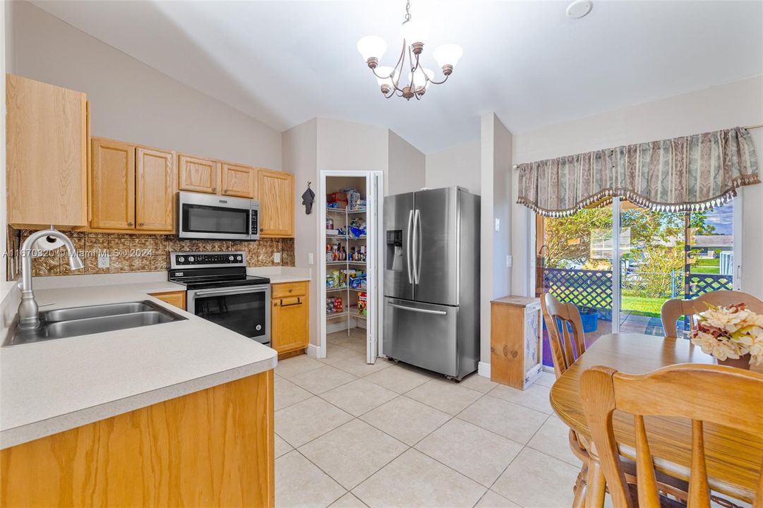 For Sale: $329,900 (3 beds, 2 baths, 1323 Square Feet)