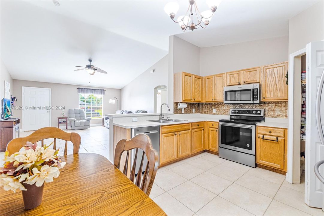 For Sale: $329,900 (3 beds, 2 baths, 1323 Square Feet)