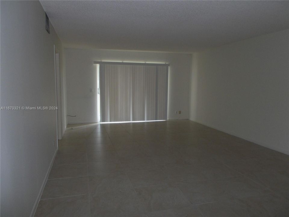 For Rent: $2,300 (2 beds, 2 baths, 1192 Square Feet)